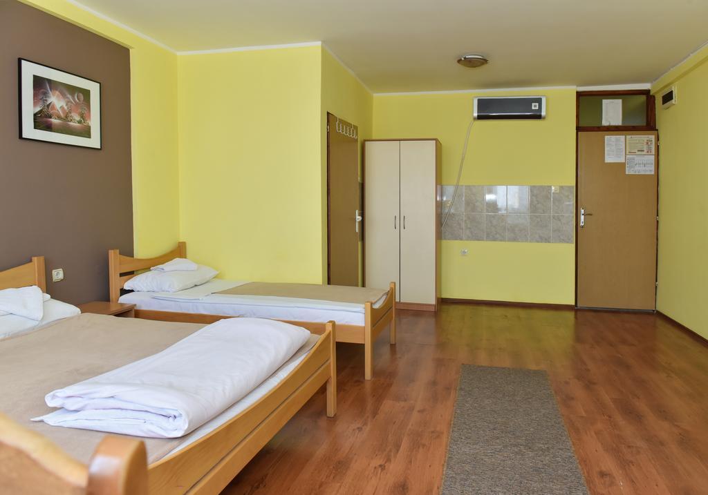 Hostel Milkaza Novi Sad Exterior photo