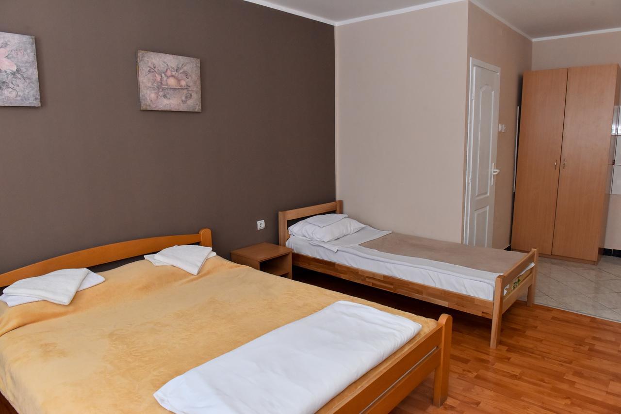 Hostel Milkaza Novi Sad Exterior photo
