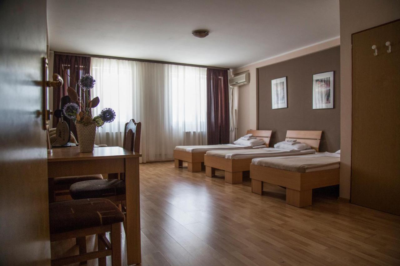 Hostel Milkaza Novi Sad Exterior photo